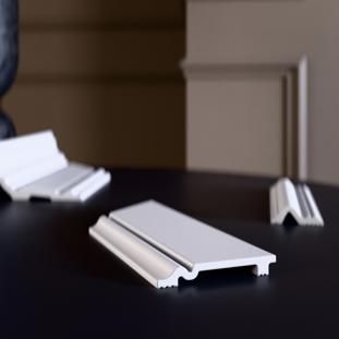 Плинтус напольный ударопрочный Glanzepol GPD-4